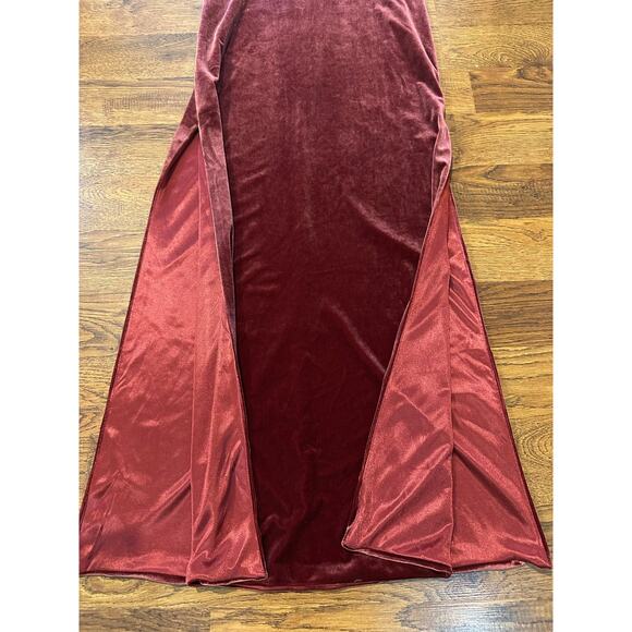Revelry Women's Skye Velvet Dress Red Size 6 β Elegant Bridesmaid/Formal Gown - Picture 6 of 13